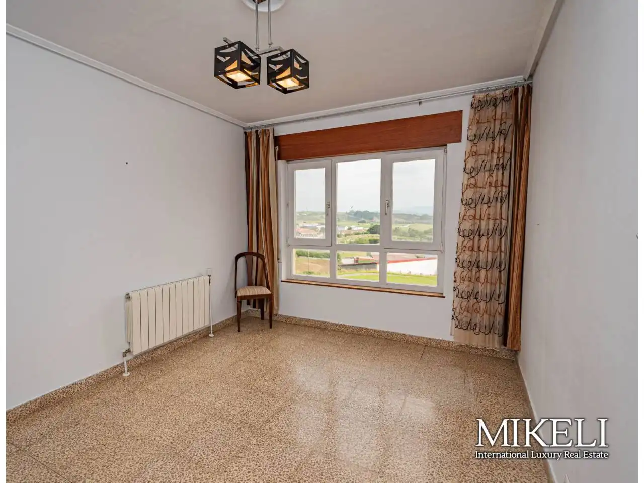 Dormitori de Casa o xalet en venda en Miengo amb Calefacció, Jardí privat i Terrassa