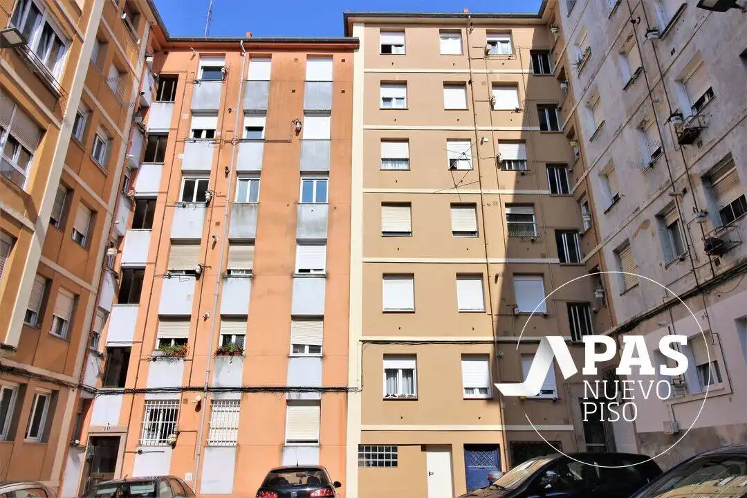 Vista exterior de Pis en venda en Santander amb Calefacció