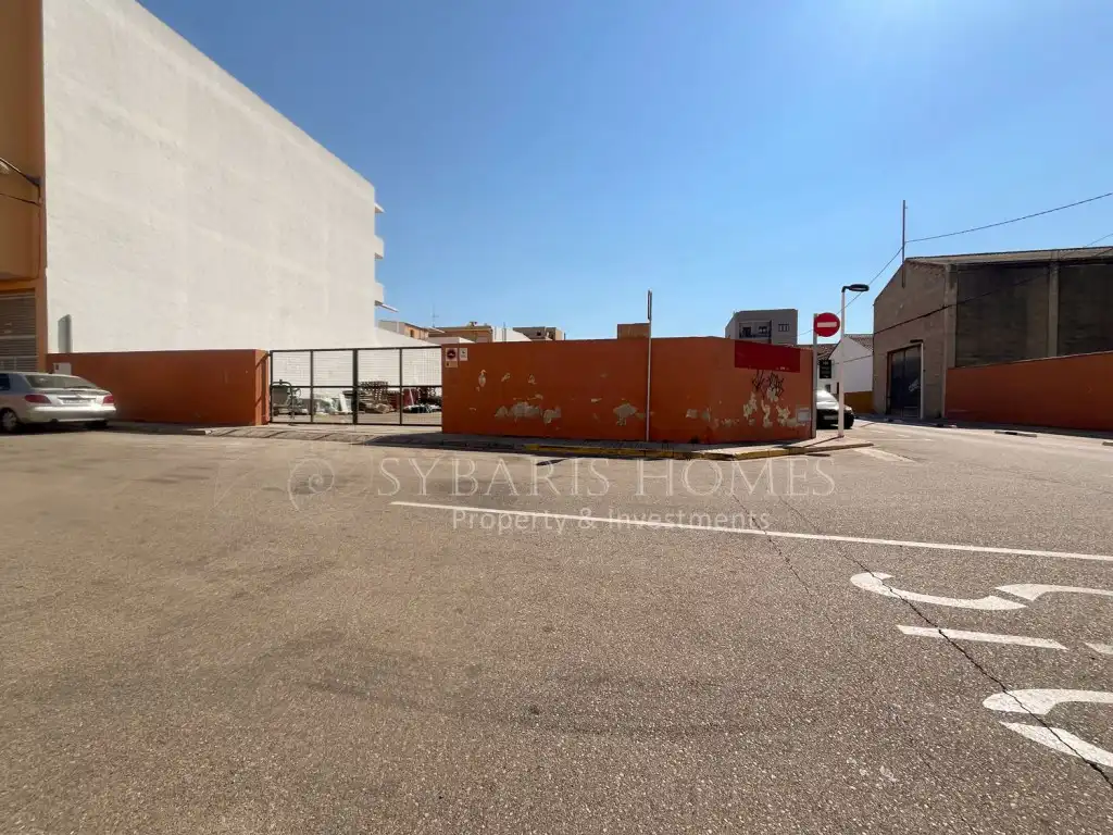 Terreny residencial en venda a Carrer Poeta Miguel Hernandez