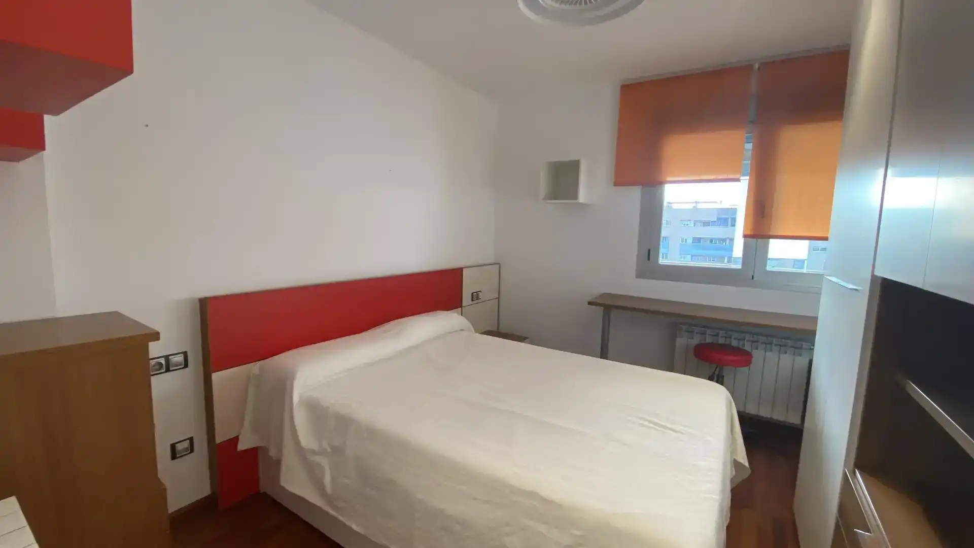 Habitación de Piso en venta en  Granada Capital con Piscina y Balcón