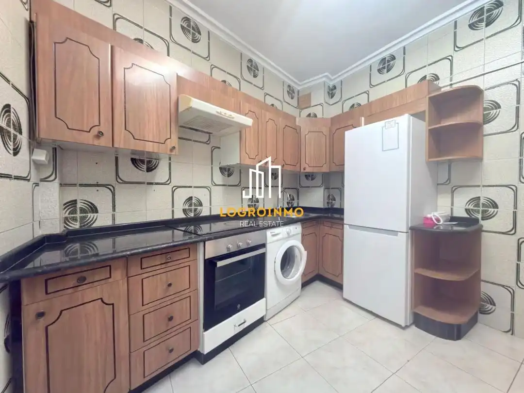 Kitchen of Flat for sale in  Logroño  with Heating and Furnished