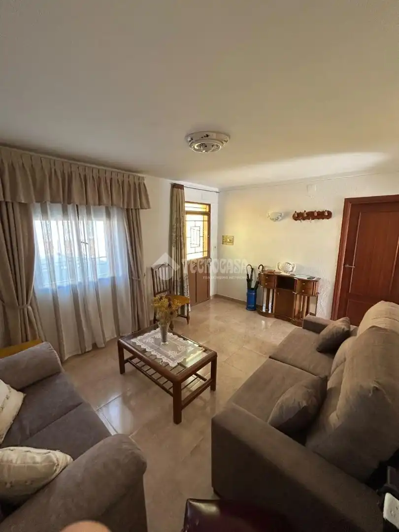 Casa aparellada en venda a El Poblado - Abulagar, imagen 3
