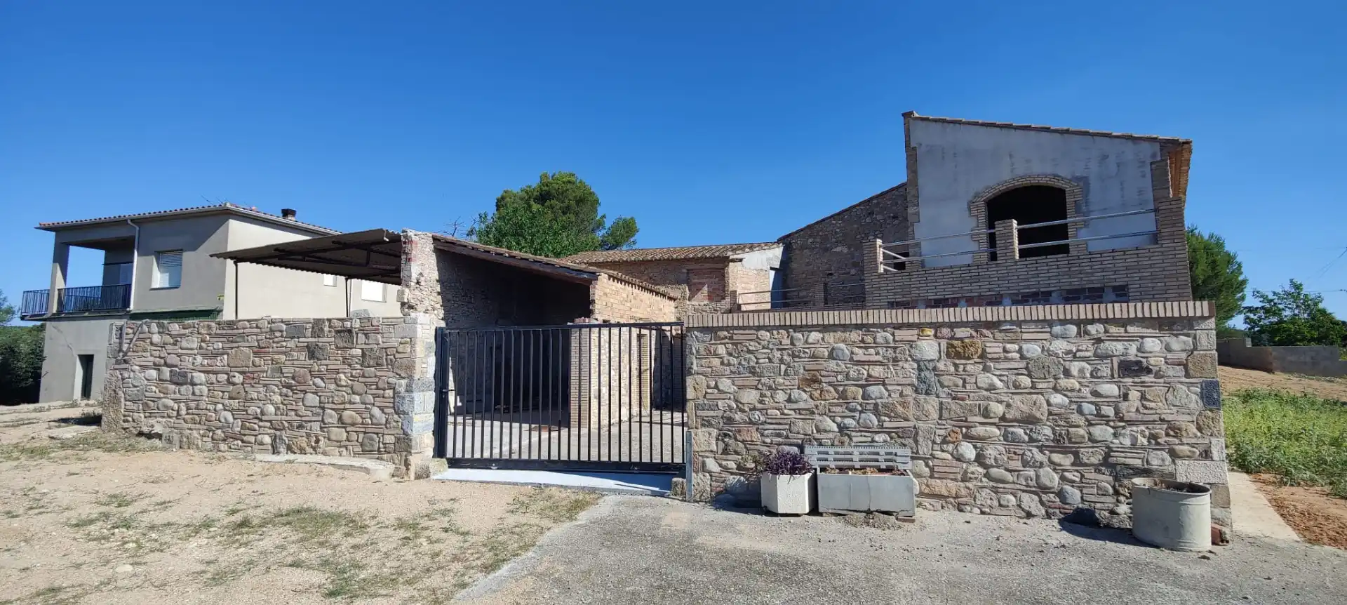 Casa rústica amb terrassa en venda a Carrer de la Creu
