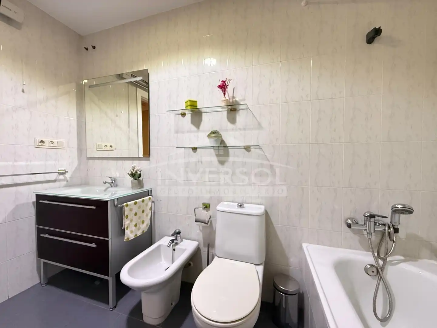 Baño de Ático en venta en El Ejido con Aire acondicionado, Calefacción y Parquet