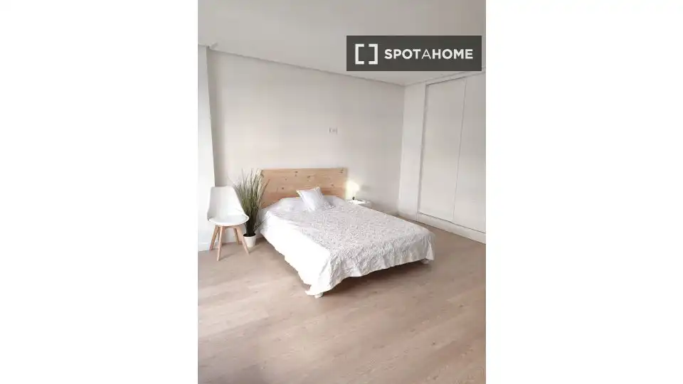 Habitación de Piso de alquiler en Valladolid con Aire acondicionado, Calefacción y Amueblado