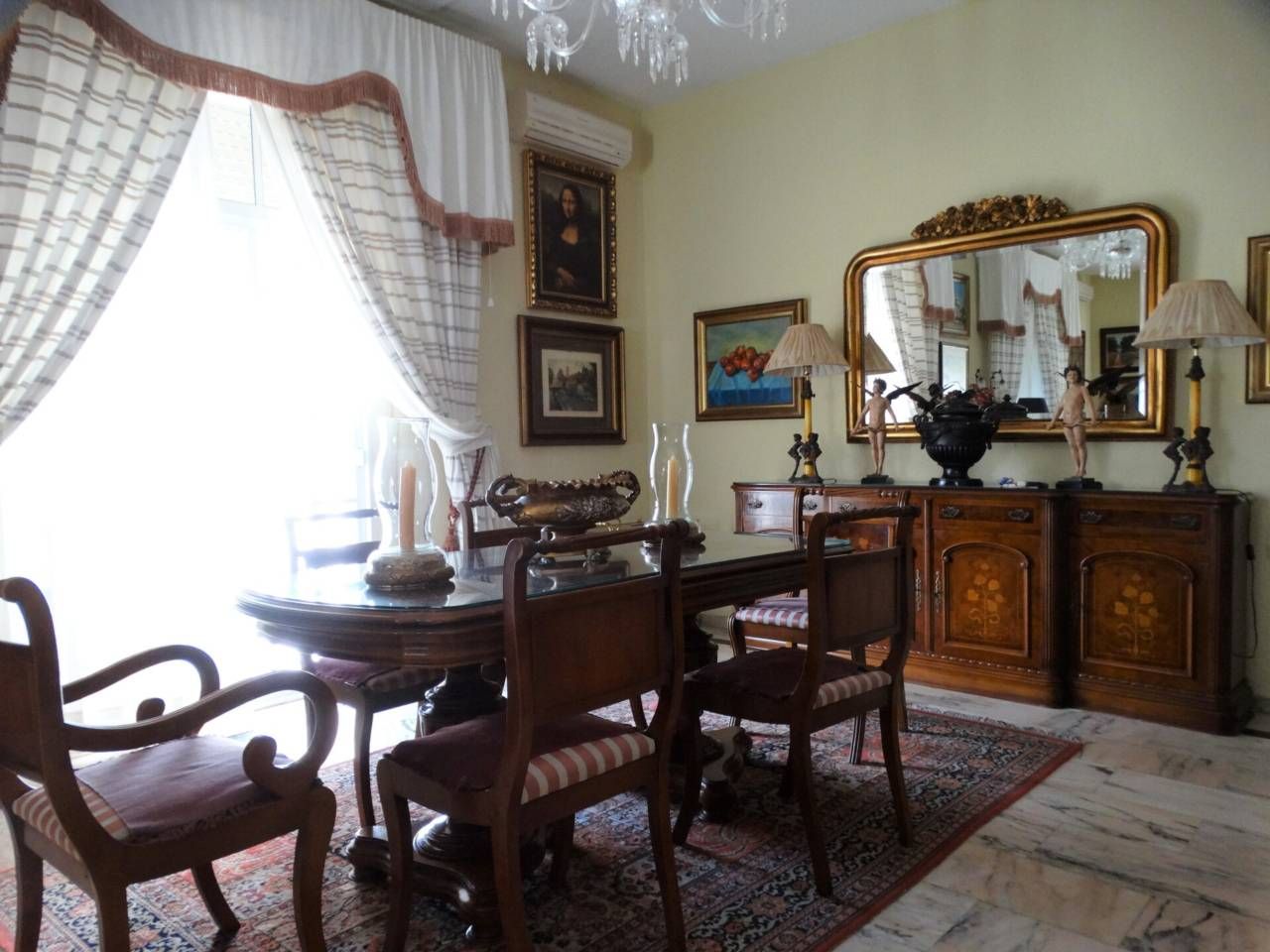 Menjador de Casa o xalet en venda en  Huelva Capital amb Aire condicionat, Calefacció i Jardí privat