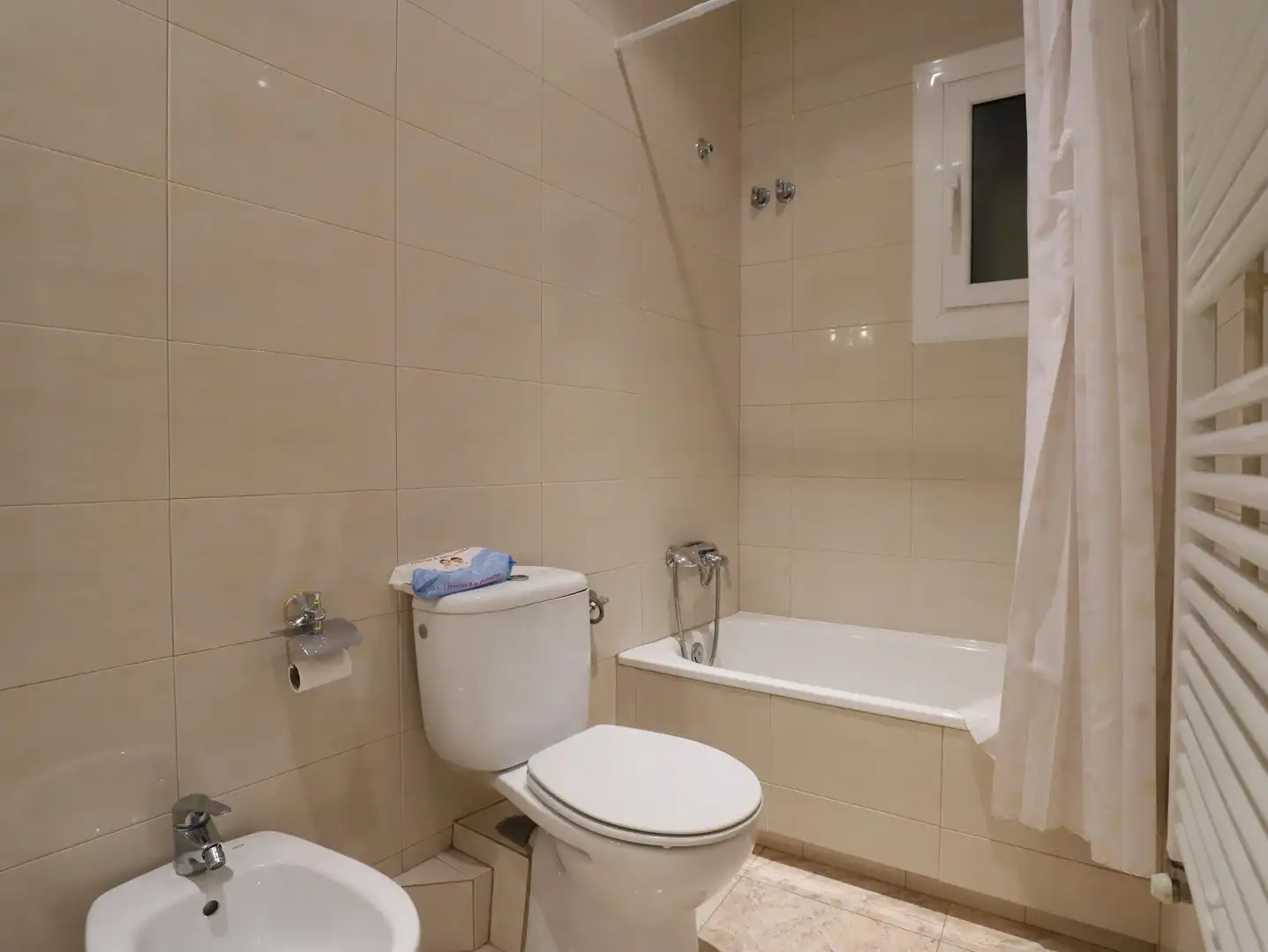 Bathroom of Flat for sale in Esplugues de Llobregat  with Air Conditioner, Heating and Terrace