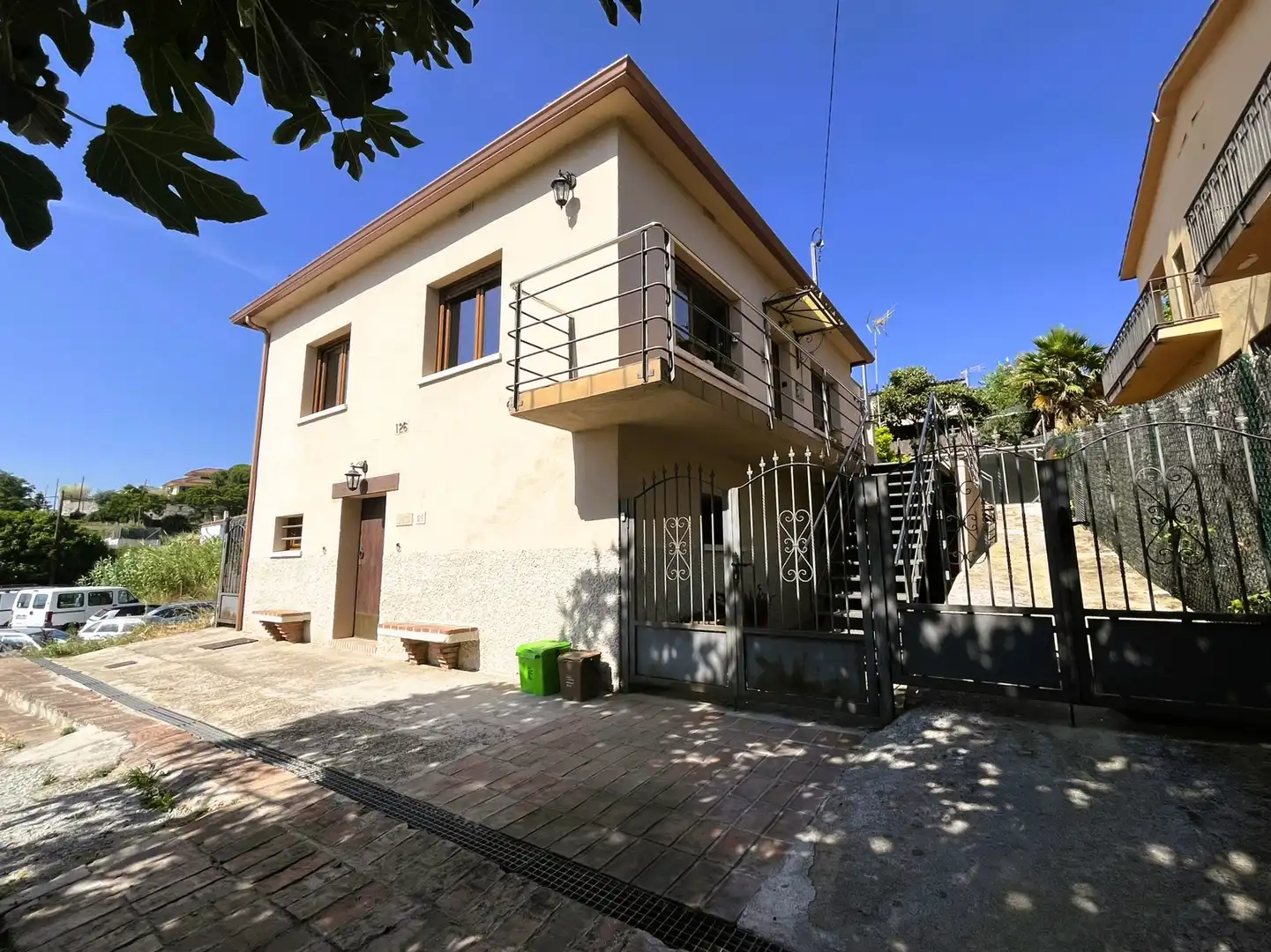 Vista exterior de Casa o chalet en venta en Palau-solità i Plegamans con Aire acondicionado, Calefacción y Jardín privado
