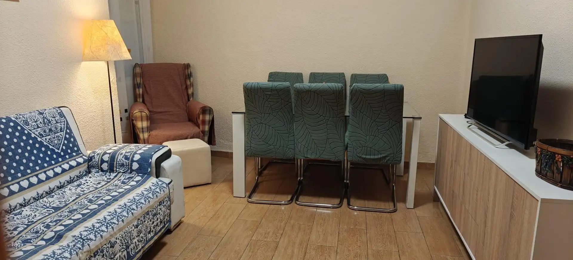 Comedor de Piso para compartir en Granada con Amueblado y Balcón