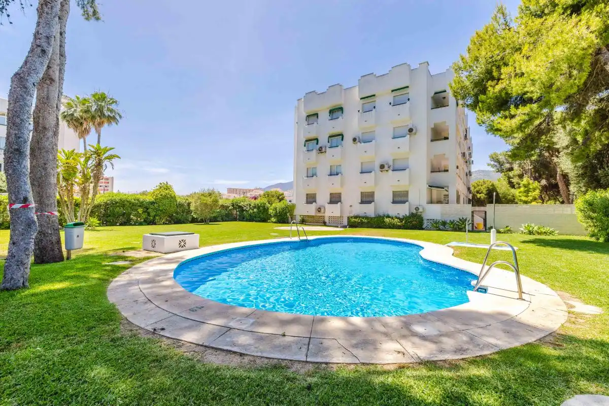 Vista exterior de Piso en venta en Torremolinos con Aire acondicionado, Calefacción y Jardín privado
