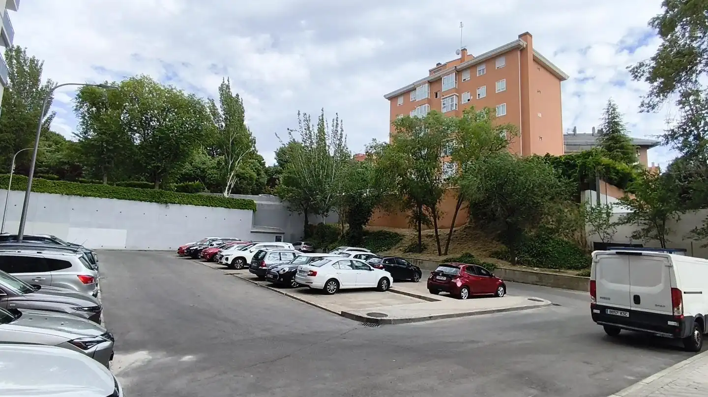Parking de Planta baja en venta en Madrid con Aire acondicionado y Amueblado