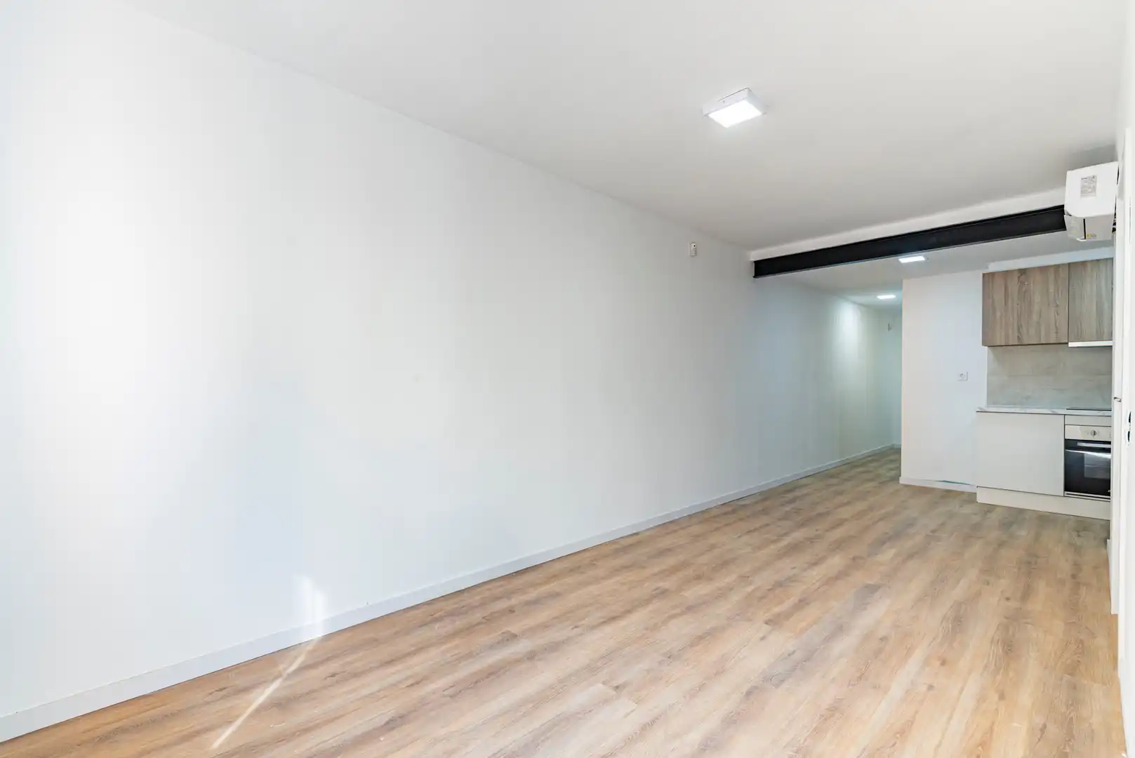 Flat for sale in L'Hospitalet de Llobregat  with Air Conditioner, Heating and Parquet flooring