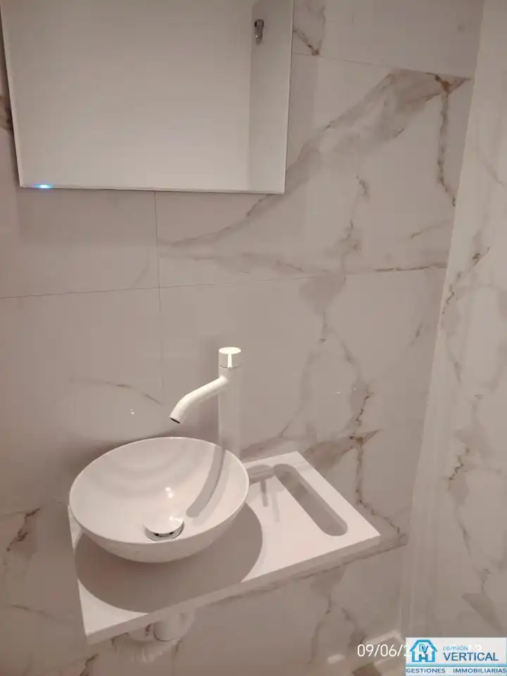Baño de Local de alquiler en Burjassot con Aire acondicionado