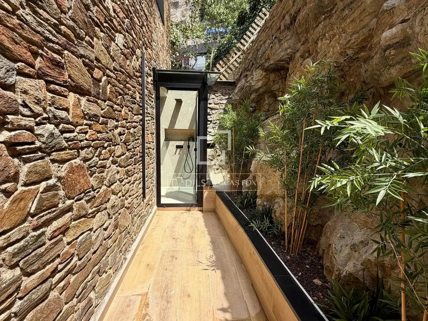 Terrassa de Casa o xalet en venda en Madrid amb Calefacció, Jardí privat i Parquet