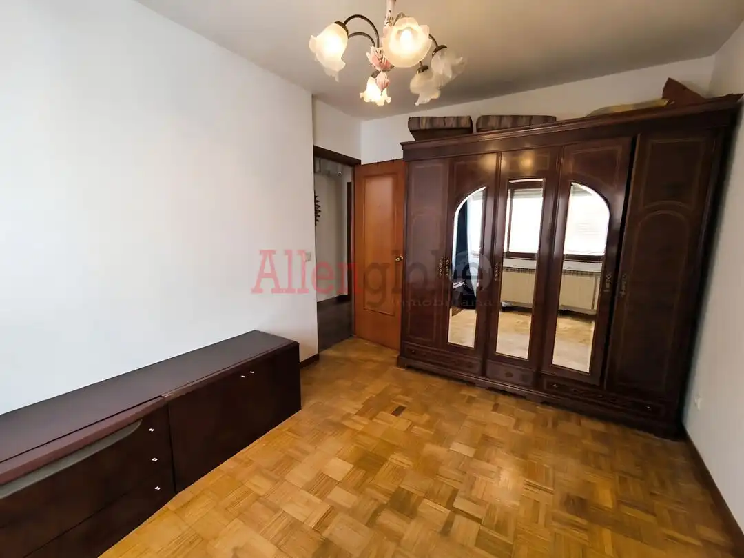 Dormitori de Apartament en venda en Oviedo 