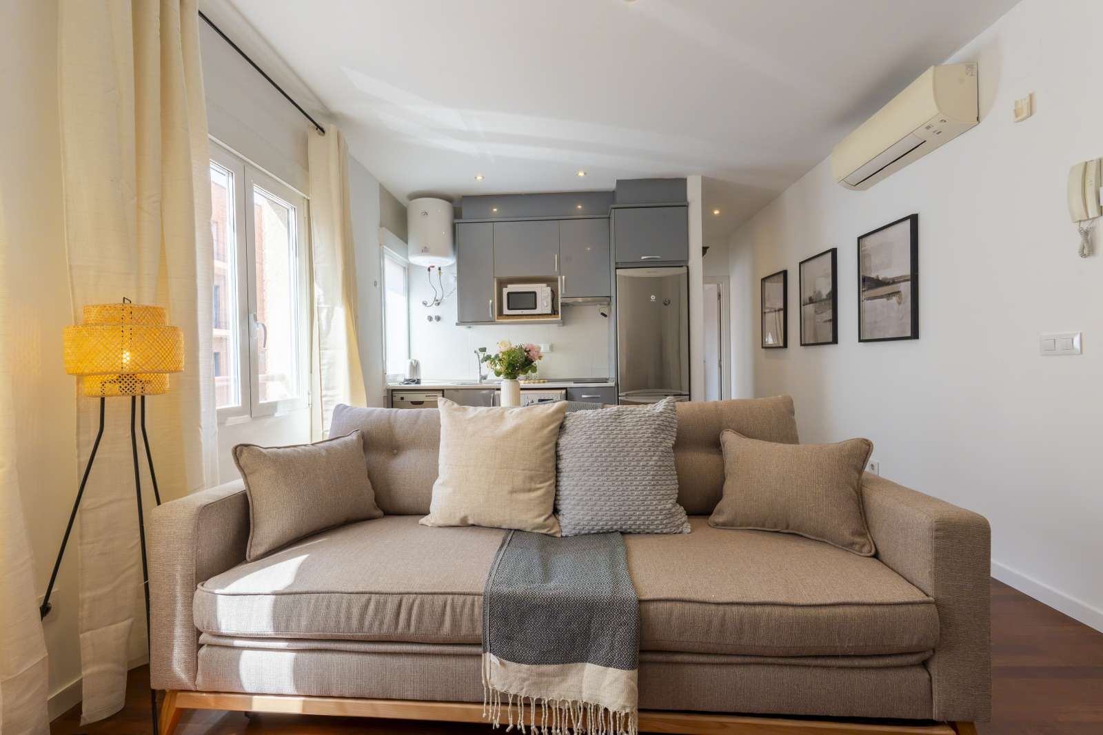 Living room of Apartment to share in  Madrid Capital  with Air Conditioner and Terrace