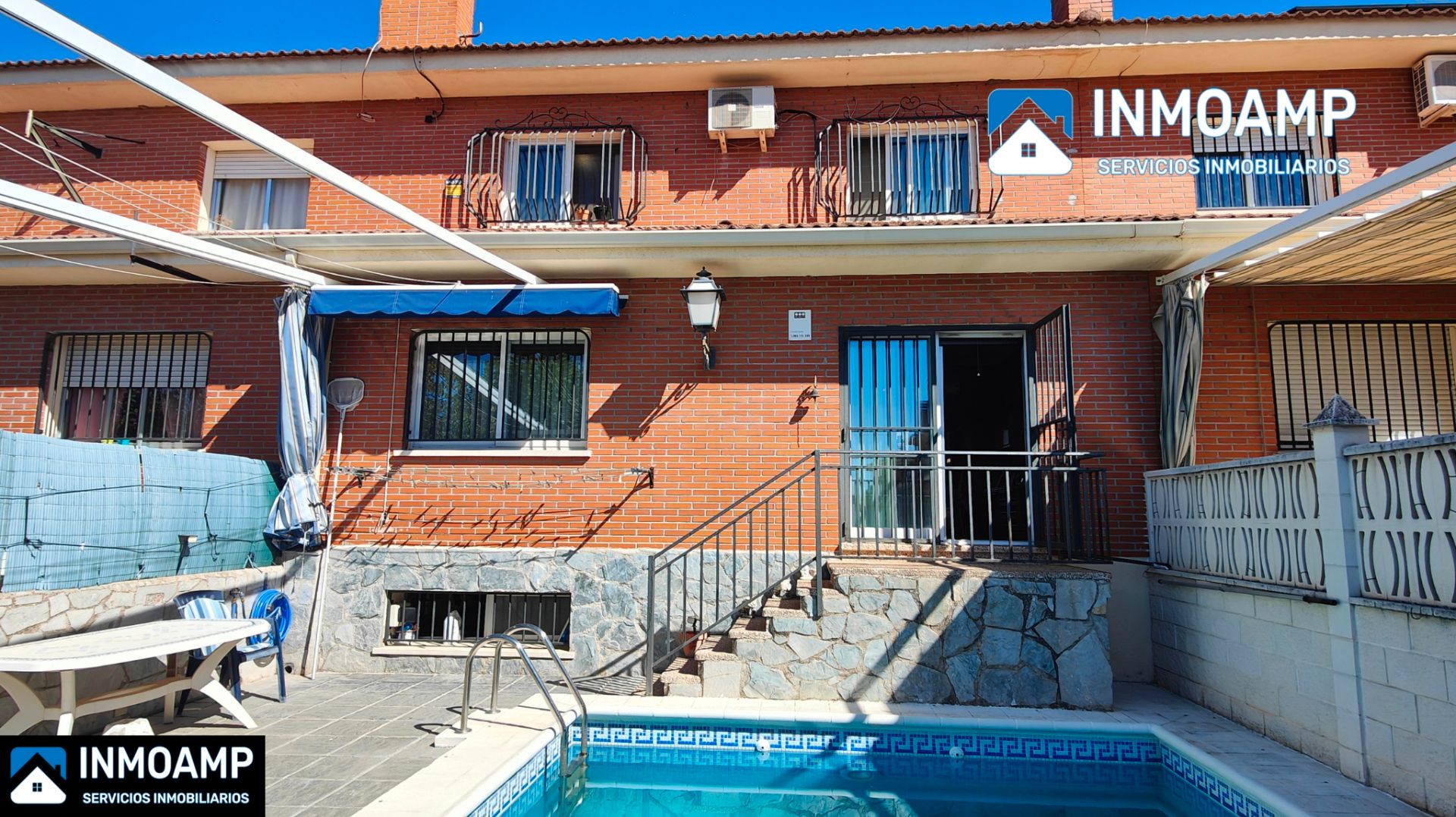 Vista exterior de Casa adosada en venda en Griñón amb Aire condicionat, Calefacció i Jardí privat
