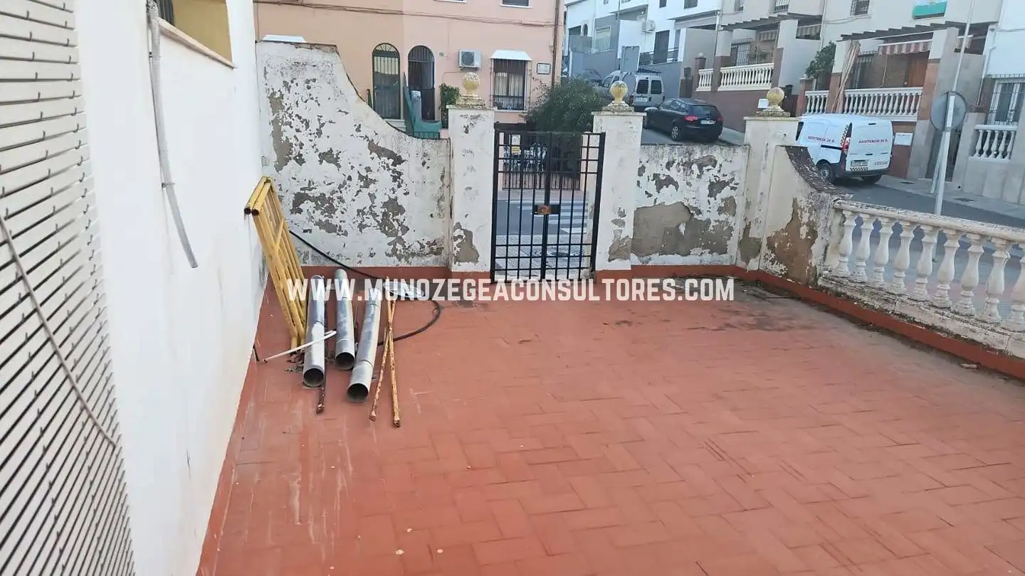 Vista exterior de Local de alquiler en Lucena