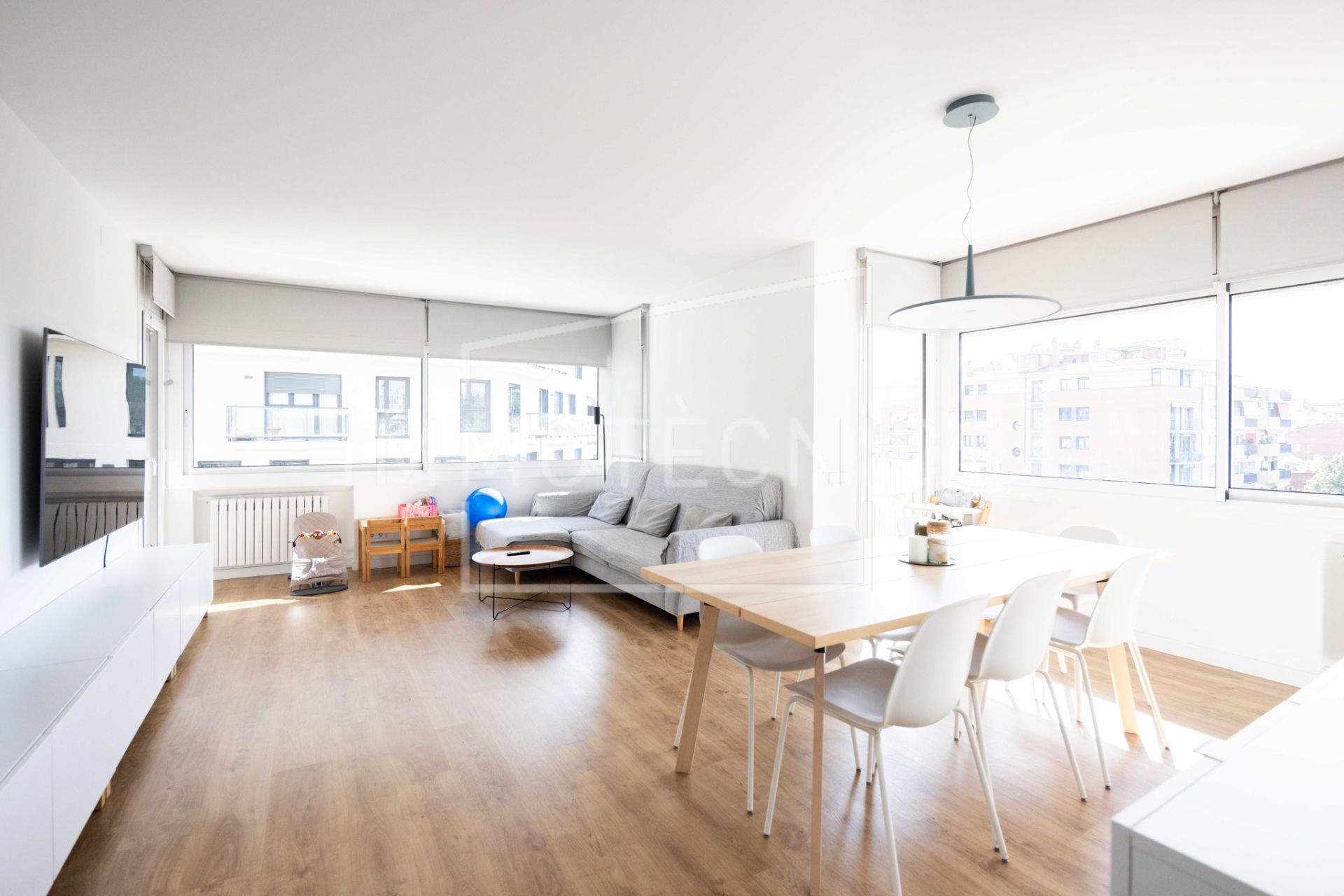 Living room of Flat for sale in Granollers  with Heating, Parquet flooring and Oven