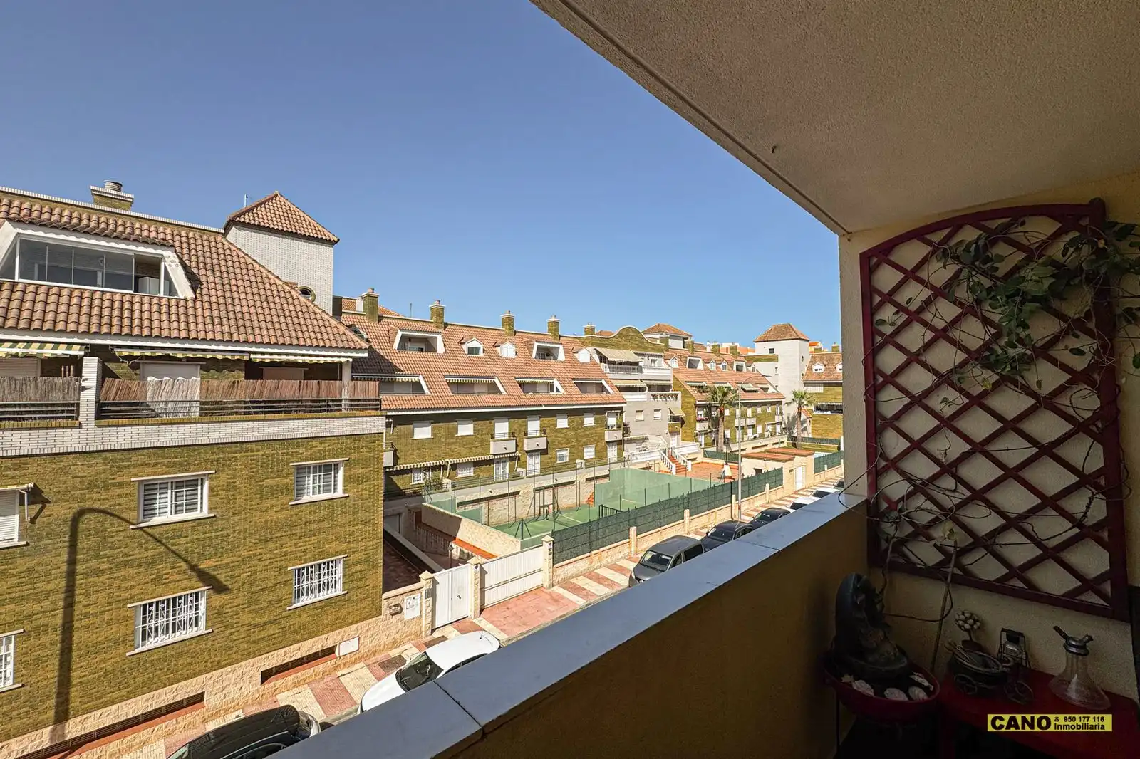 Vista exterior de Piso en venta en Roquetas de Mar con Terraza, Trastero y Piscina