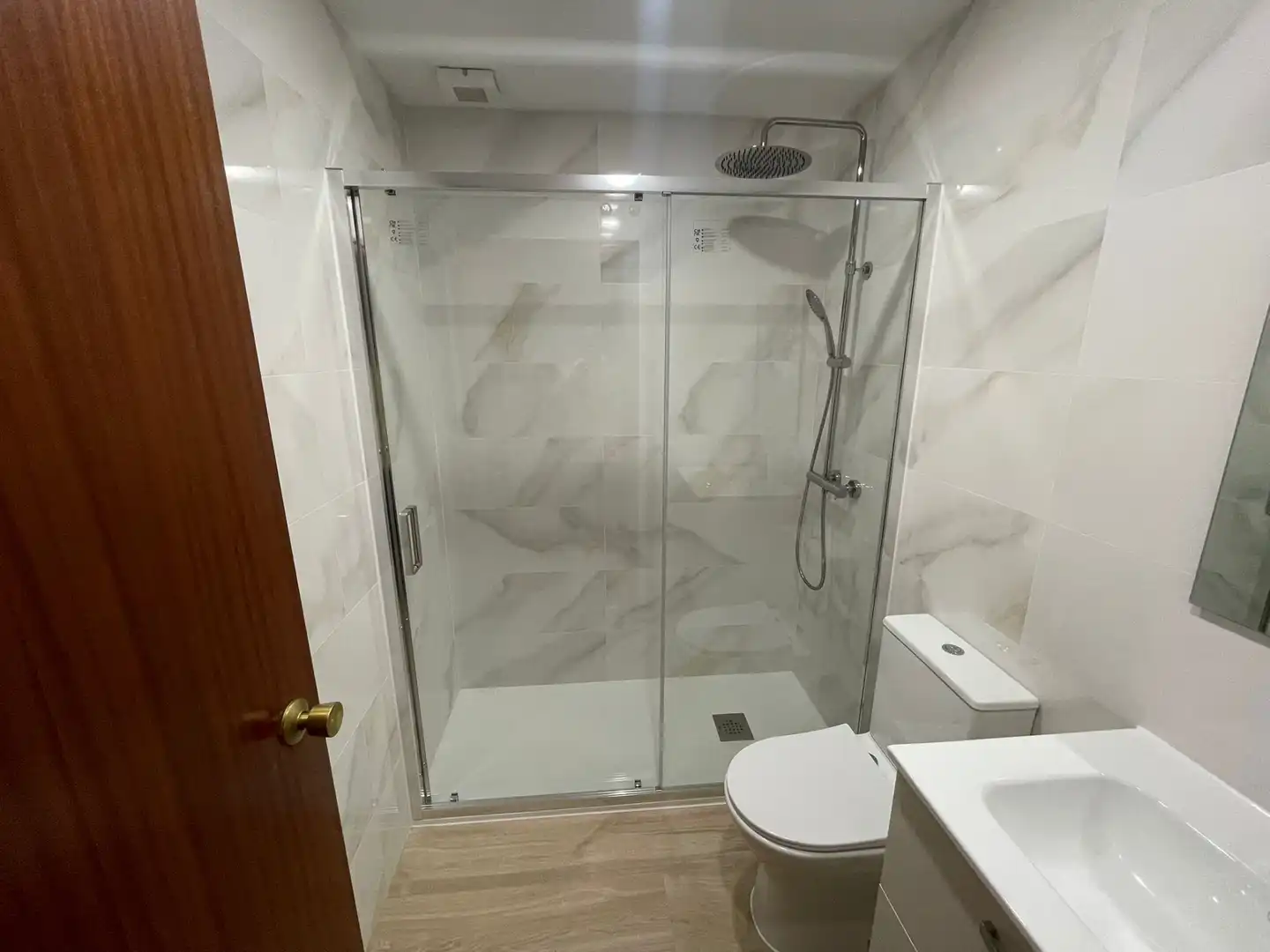 Baño de Piso de alquiler en Alcalá de Henares con Calefacción, Parquet y Amueblado