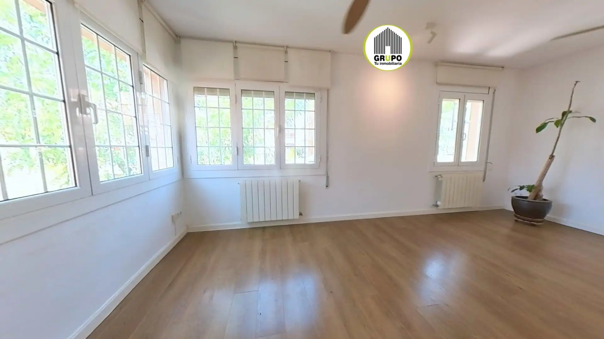 Garden of Attic for rent in Esplugues de Llobregat  with Air Conditioner, Heating and Terrace