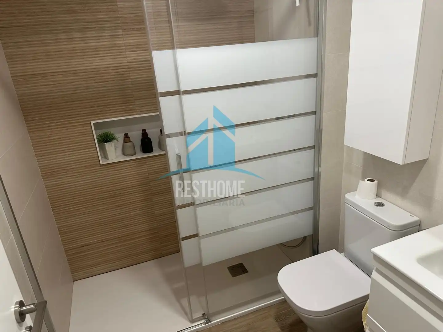 Badezimmer von Wohnungen zur Miete in Cullera mit Klimaanlage, Privatgarten und Terrasse