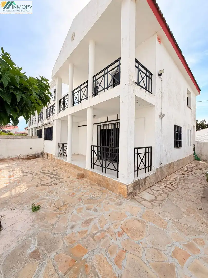 Adosado con terraza en venta en Cala del Puntal, imagen 2
