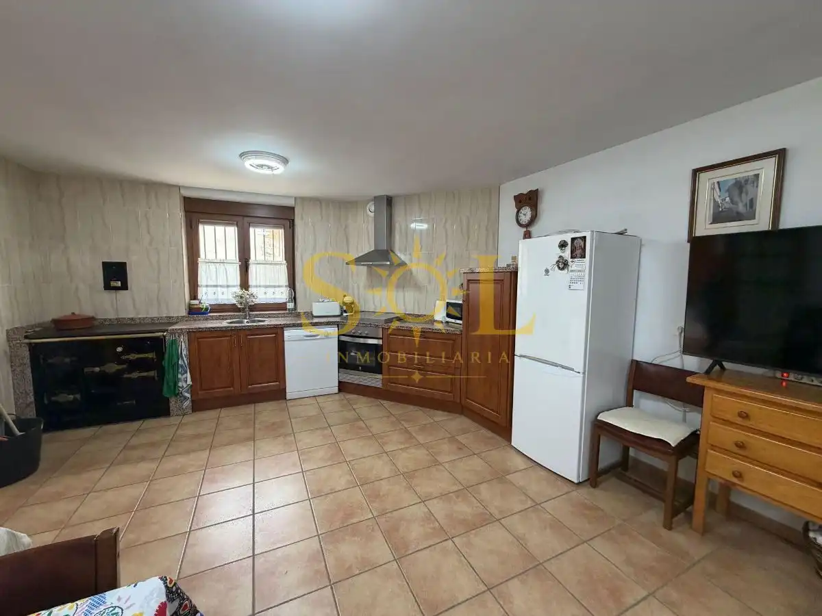 Cuina de Casa o xalet en venda en Los Barrios de Luna  amb Calefacció i Moblat