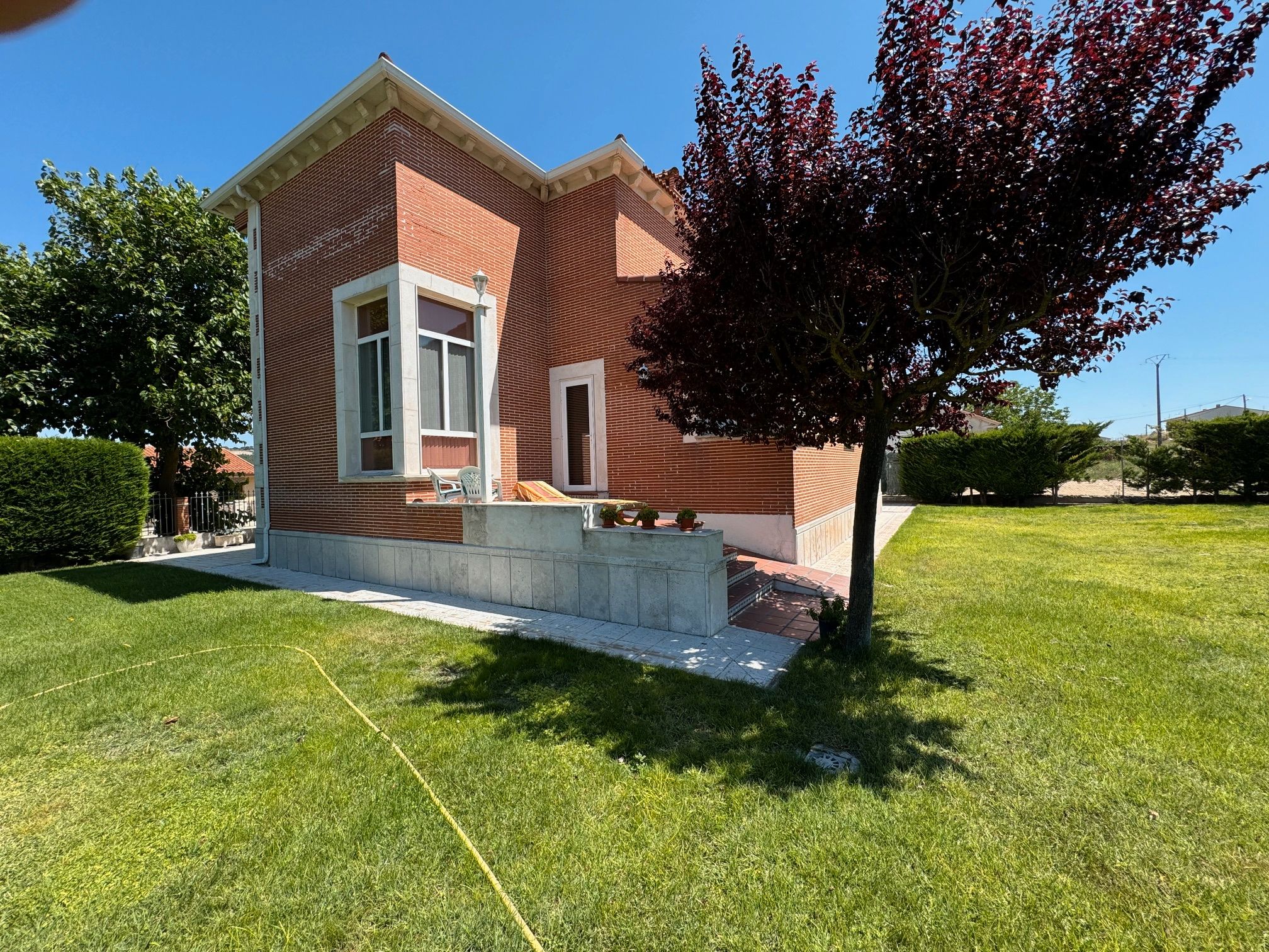 Exterior view of House or chalet for sale in Megeces  with Heating, Private garden and Parquet flooring