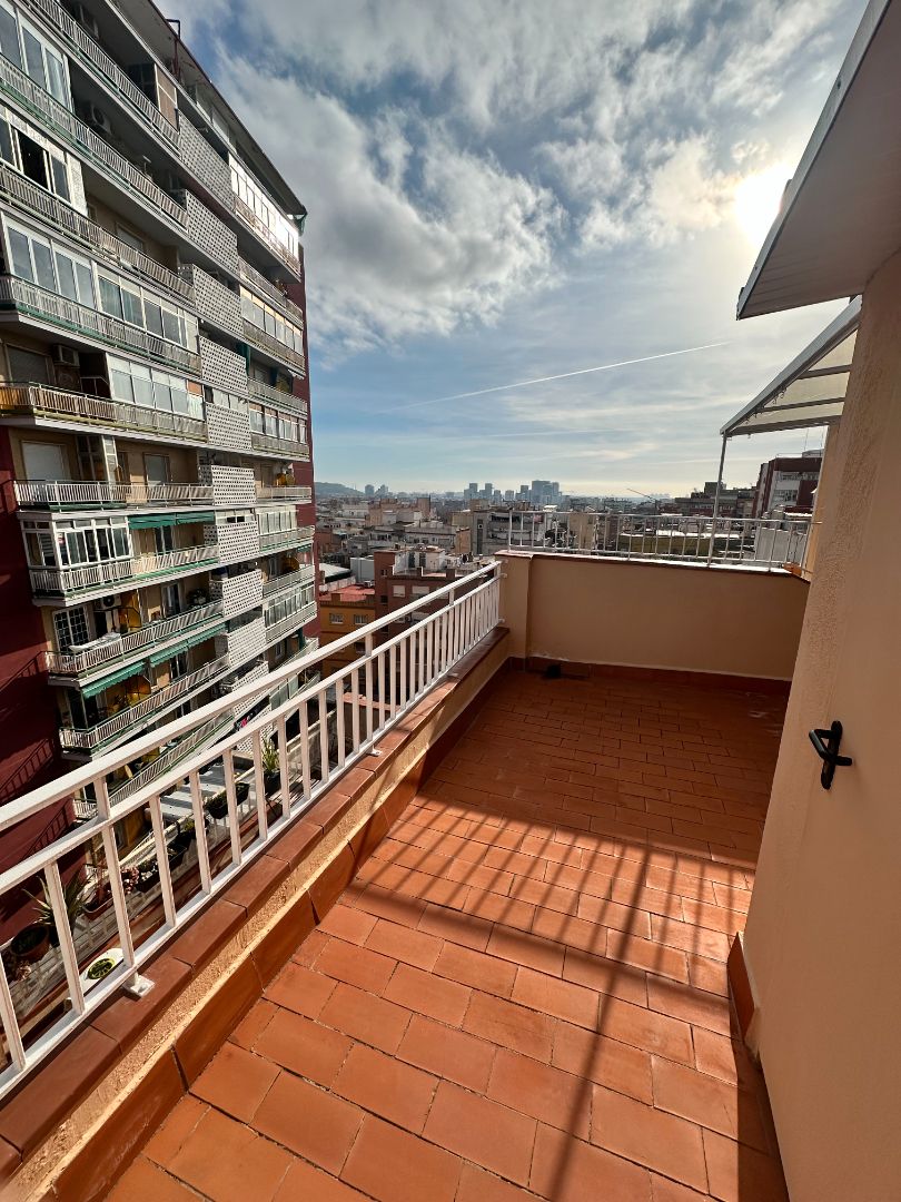 Terrassa de Àtic en venda en L'Hospitalet de Llobregat amb Calefacció, Terrassa i Forn