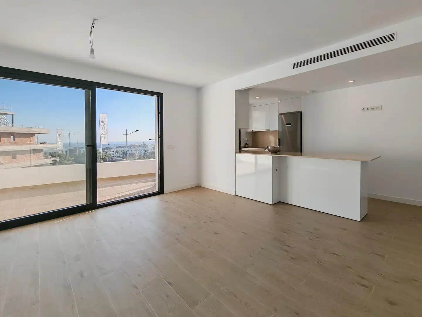 Sala d'estar de Apartament en venda en Estepona amb Aire condicionat, Calefacció i Terrassa