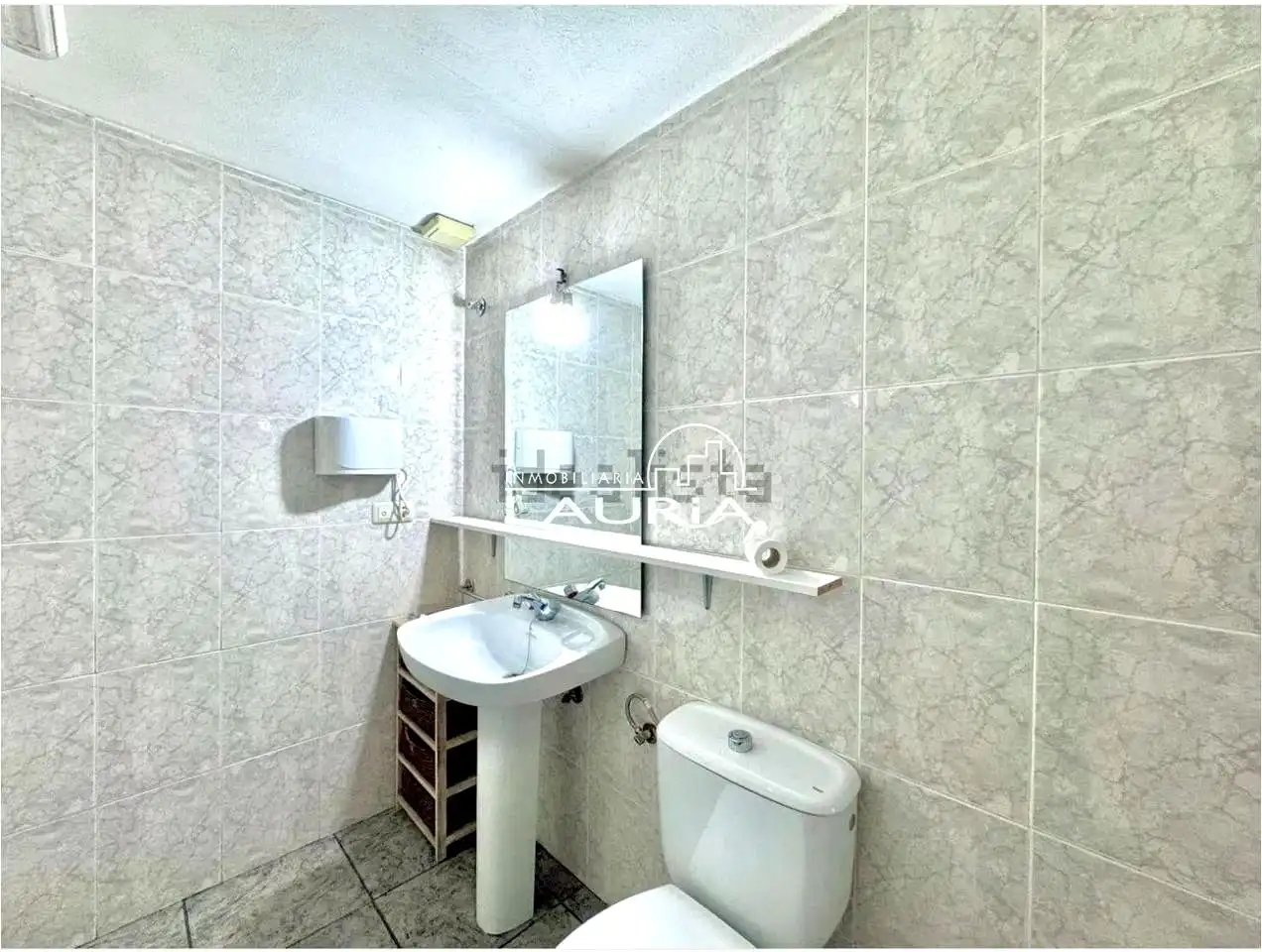 Baño de Local en venta en Valencia con Aire acondicionado