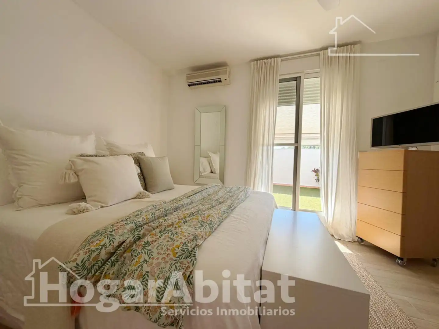 Bedroom of Attic for sale in Chiva  with Air Conditioner and Terrace