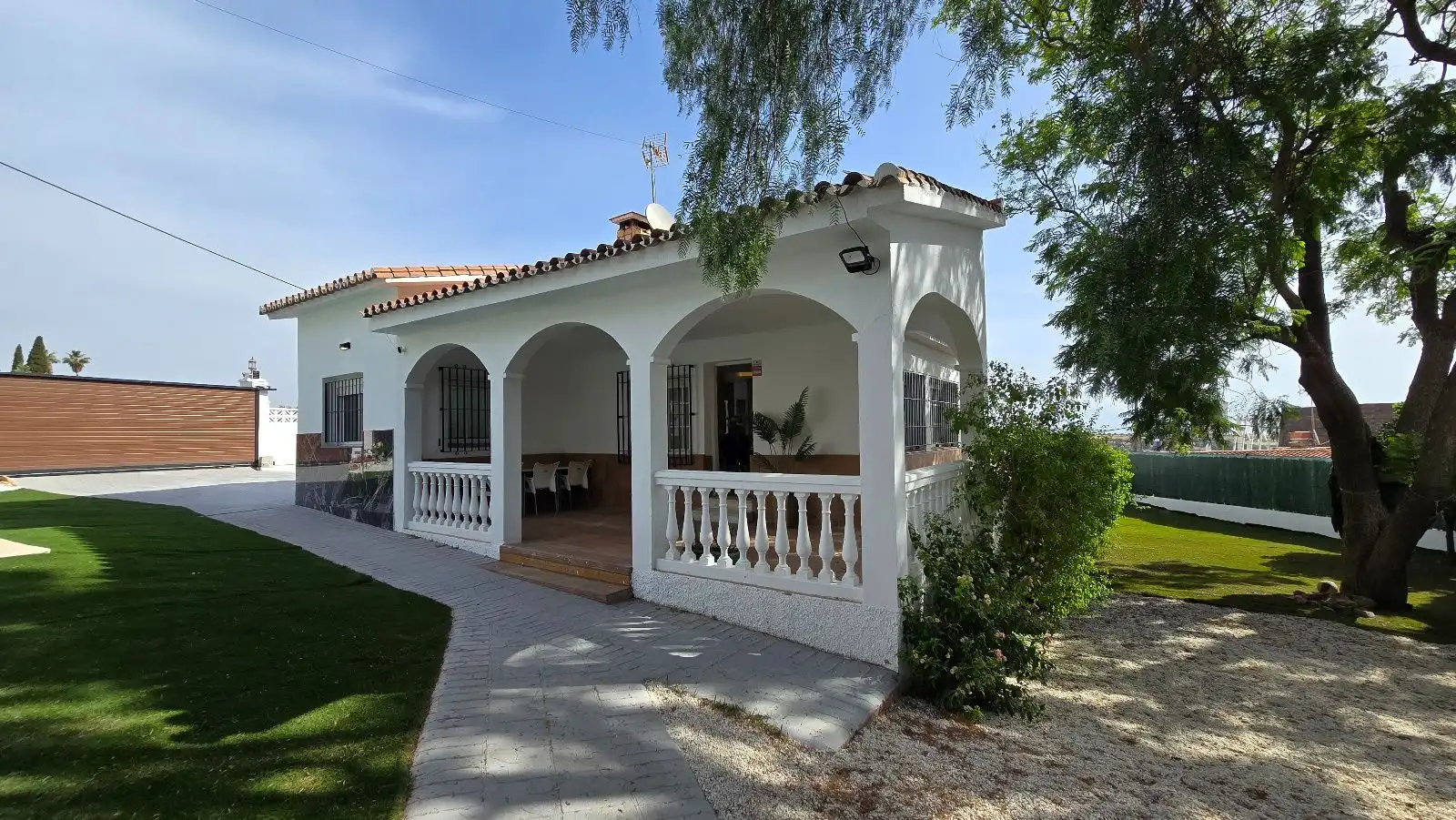 Vista exterior de Casa o xalet en venda en Torremolinos amb Aire condicionat, Terrassa i Traster