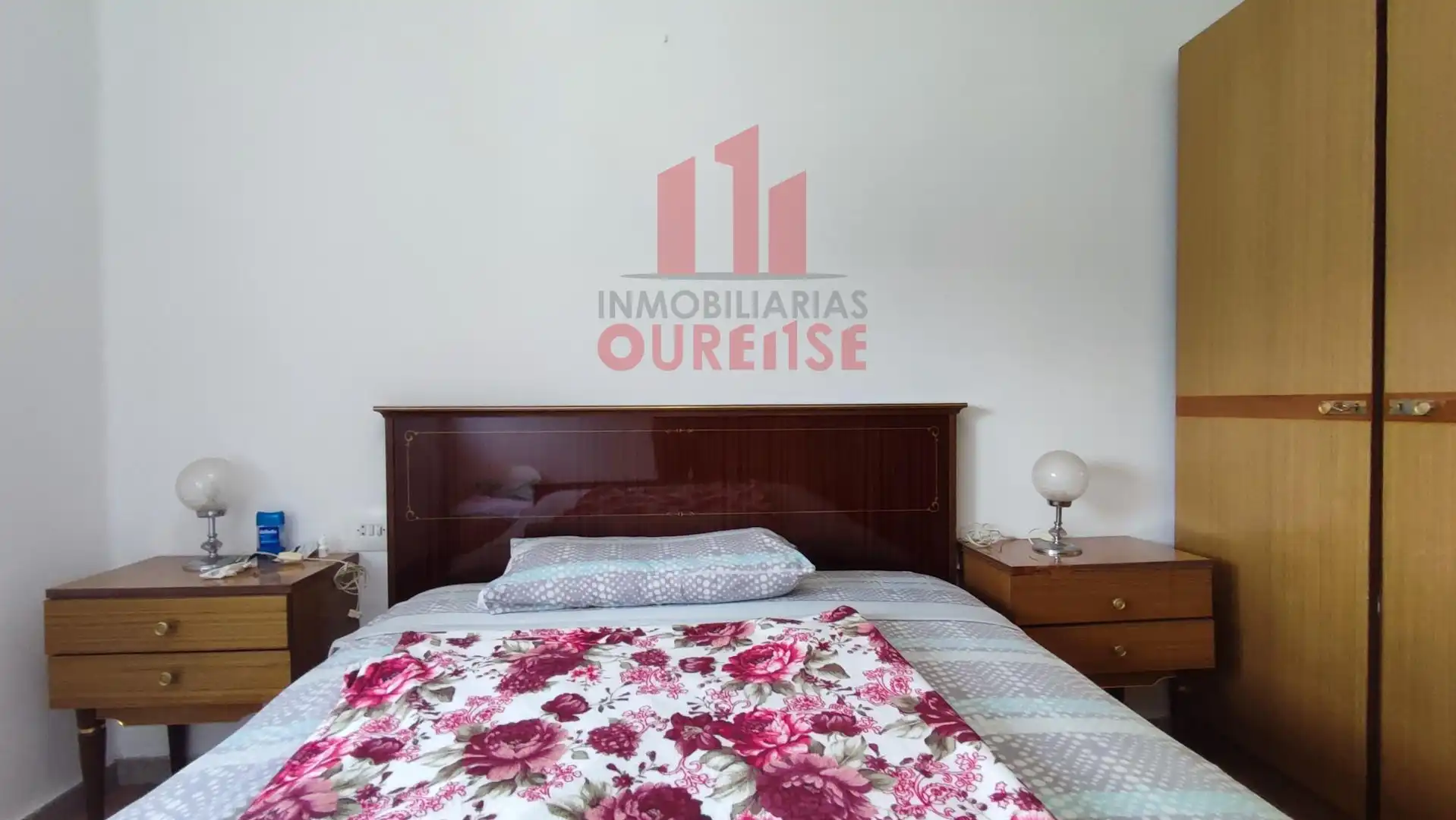 Dormitori de Casa o xalet en venda en Ourense Capital  amb Calefacció i Jardí privat