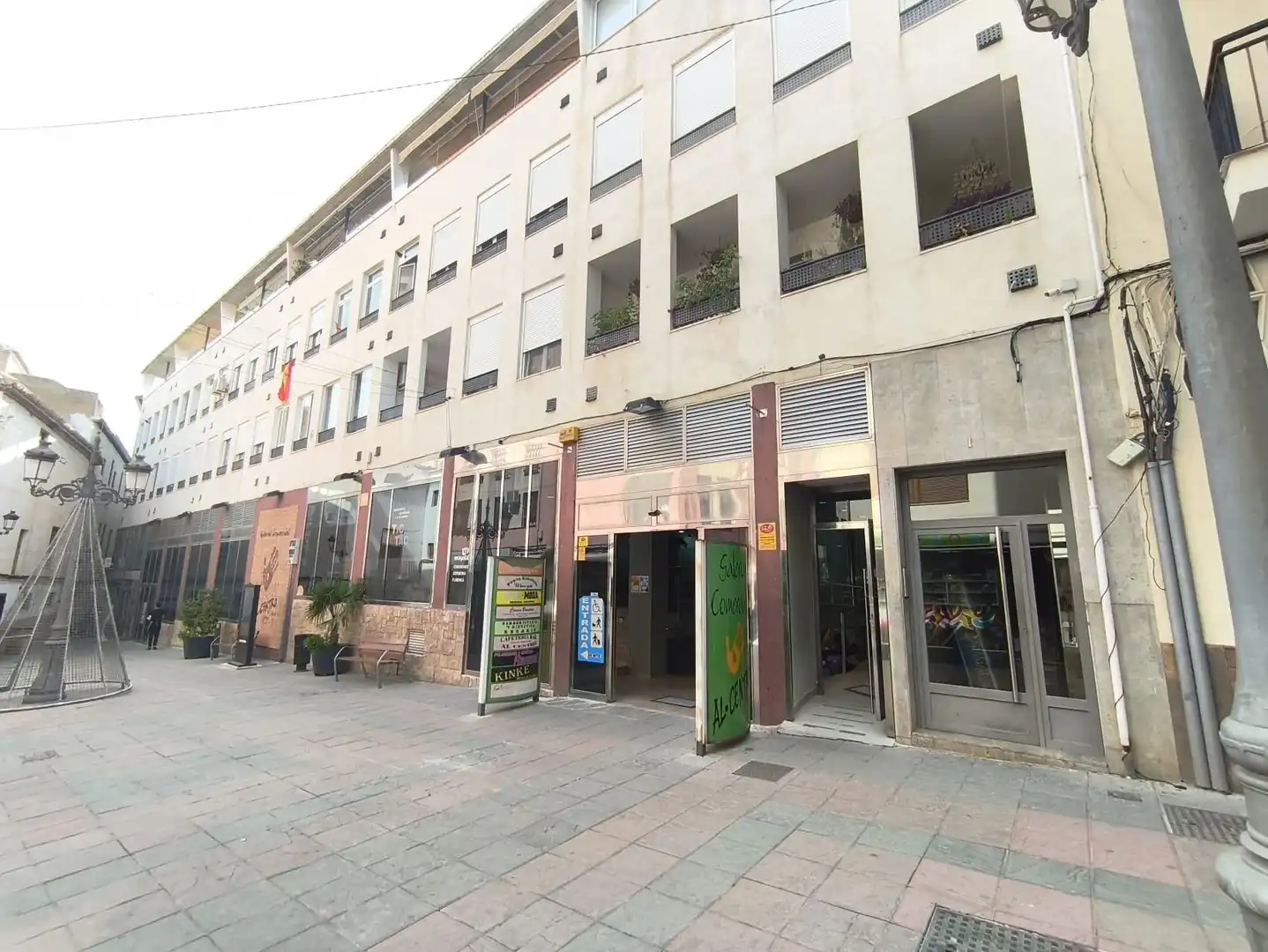 Vista exterior de Local en venta en Baza