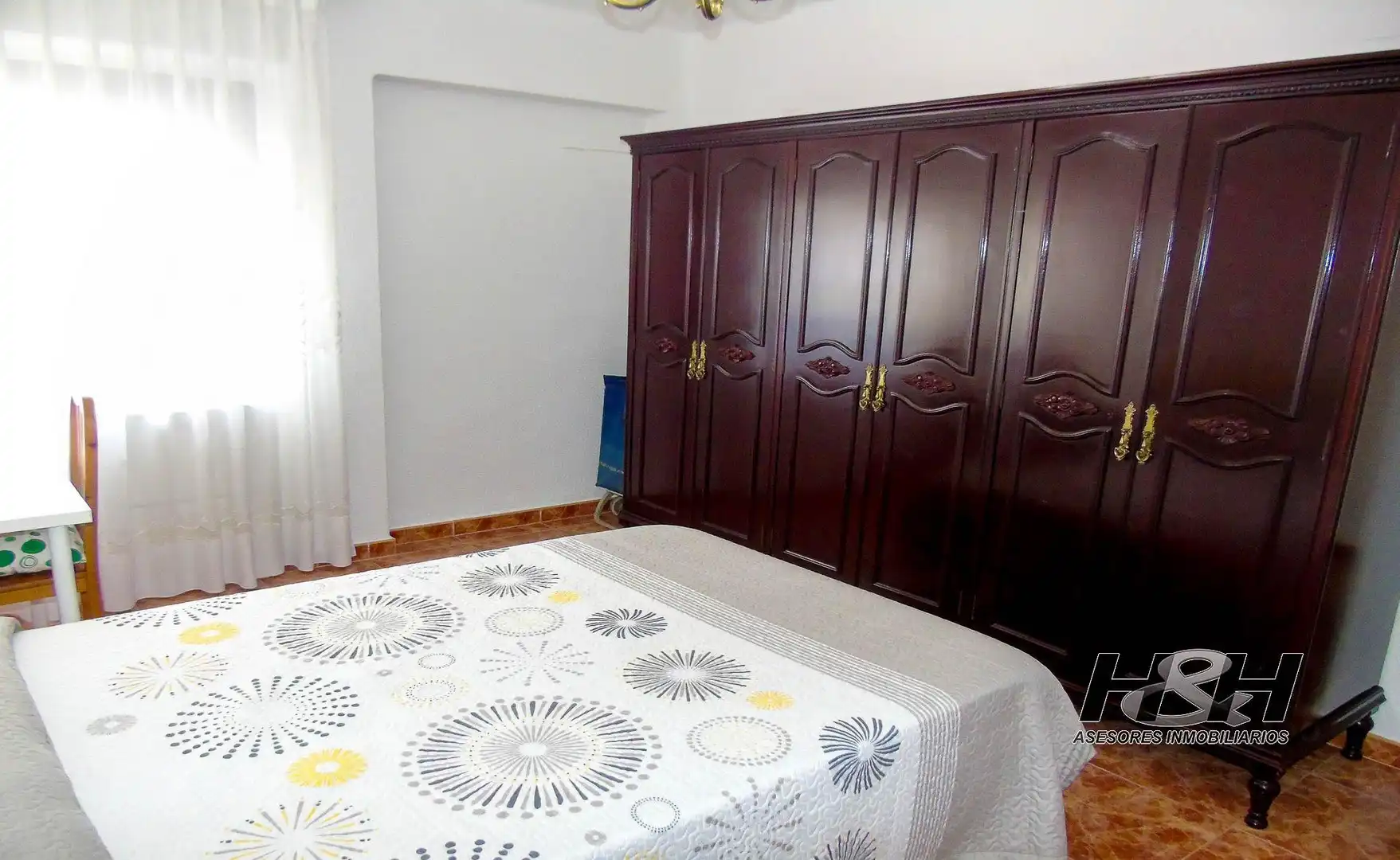 Schlafzimmer von Wohnung zur Miete in Burjassot mit Klimaanlage, Heizung und Möbliert