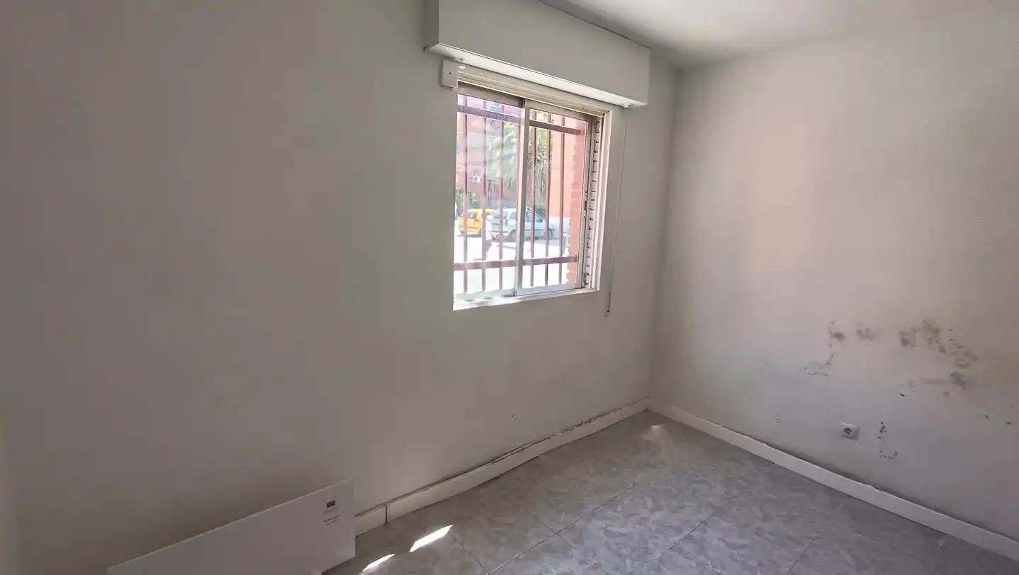 Habitación de Planta baja en venta en Madrid con Calefacción y Terraza