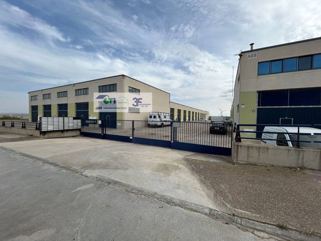 Nave industrial en Alquiler en CALLE DEL ROMERO en Cartuja Baja