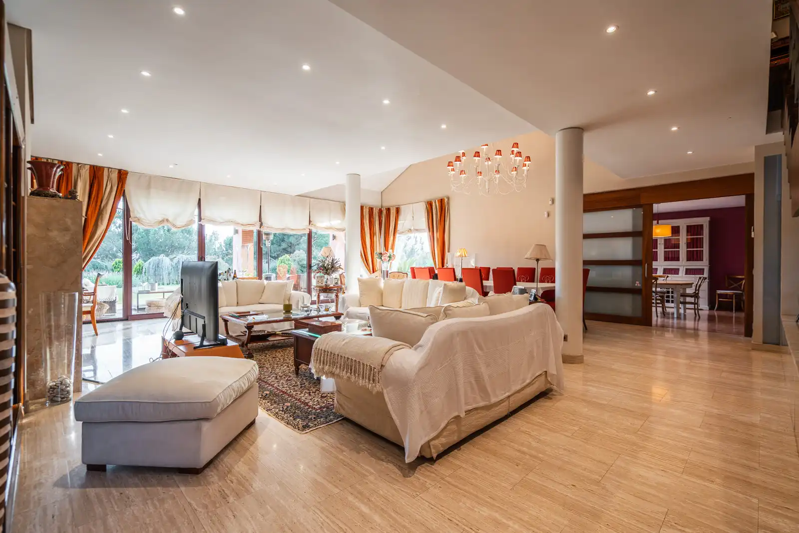 Sala d'estar de Casa o xalet en venda en Las Rozas de Madrid amb Aire condicionat, Calefacció i Jardí privat
