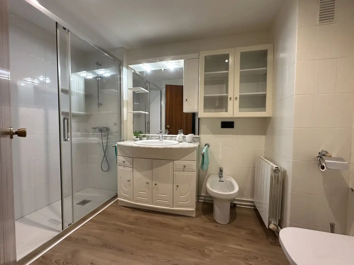 Bathroom of Flat for sale in Agullent  with Air Conditioner, Heating and Furnished