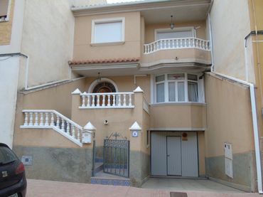 Terraced house with balcony for sale in Ceutí