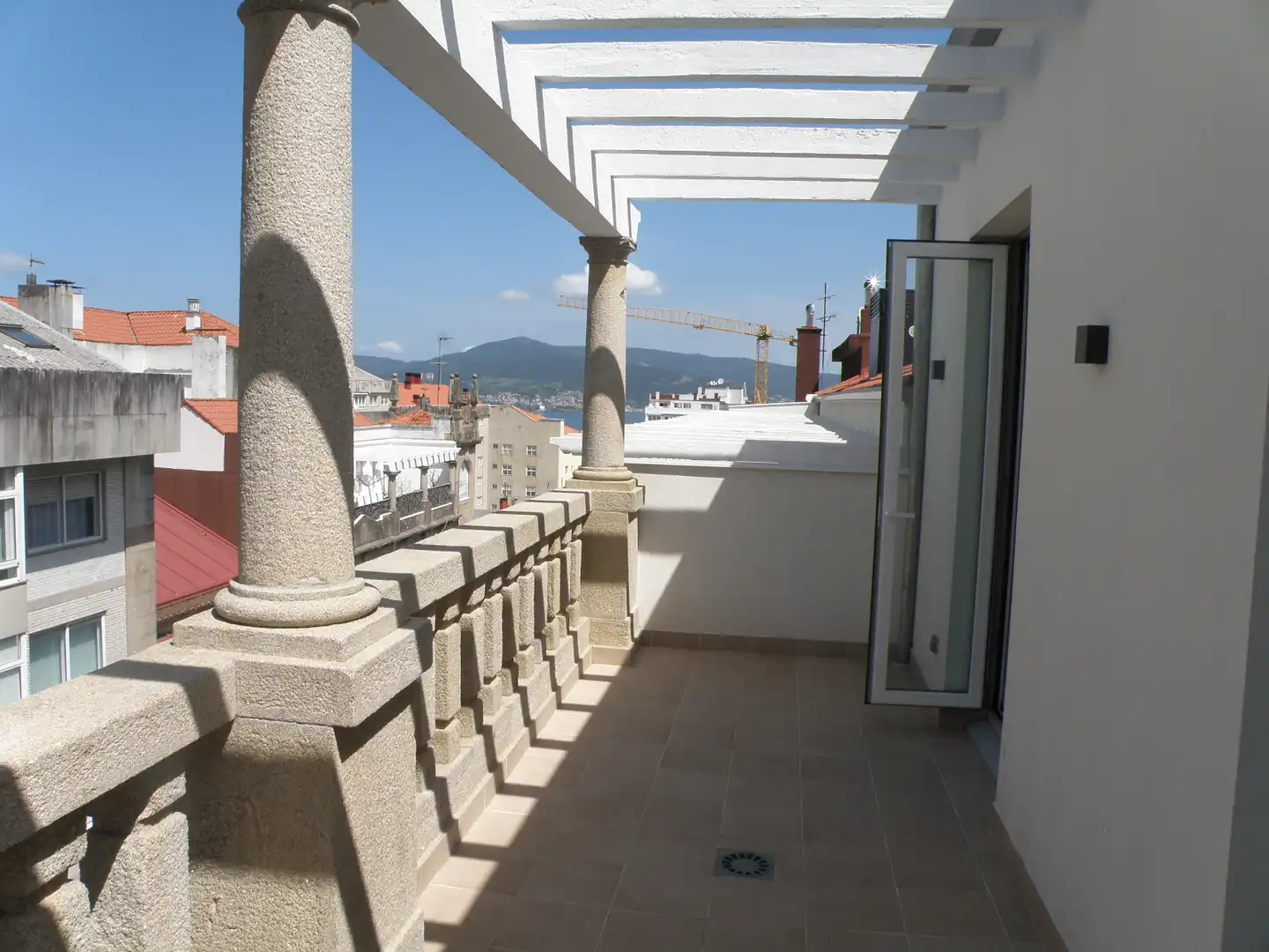 Terraza de Ático de alquiler en Vigo  con Calefacción, Terraza y Horno