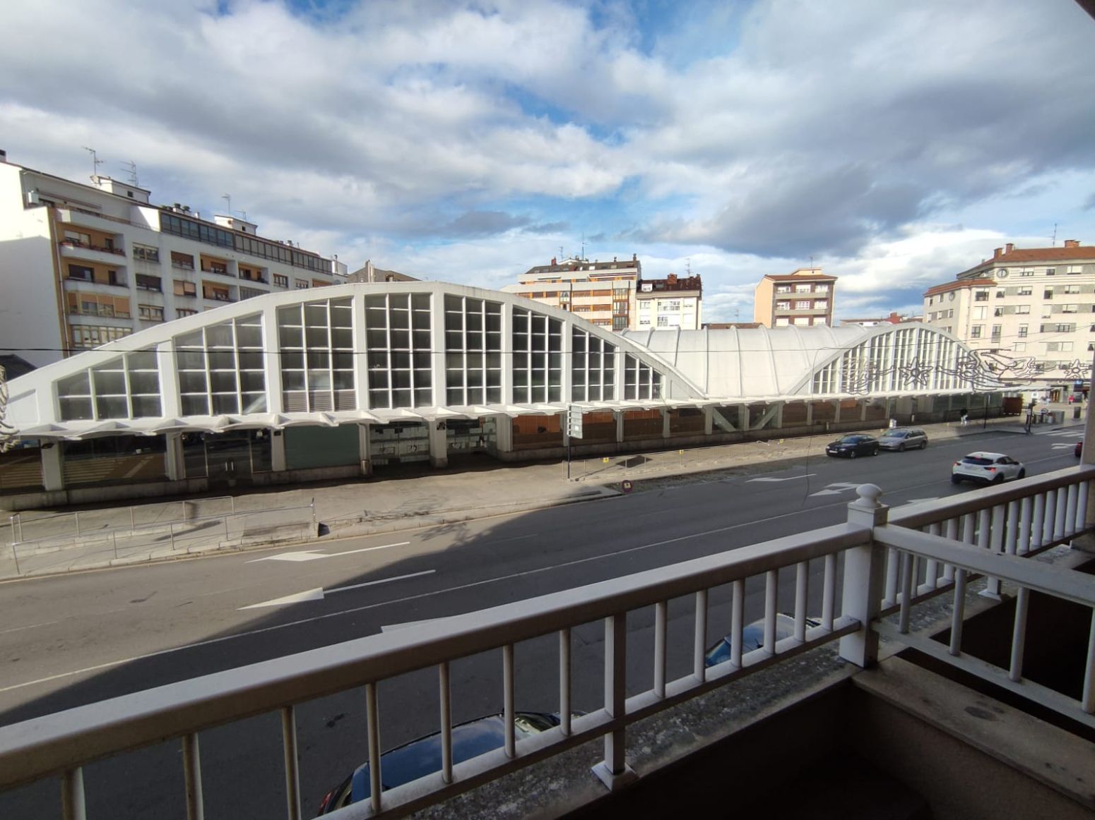 Vista exterior de Pis en venda en Siero amb Parquet, Moblat i Balcó