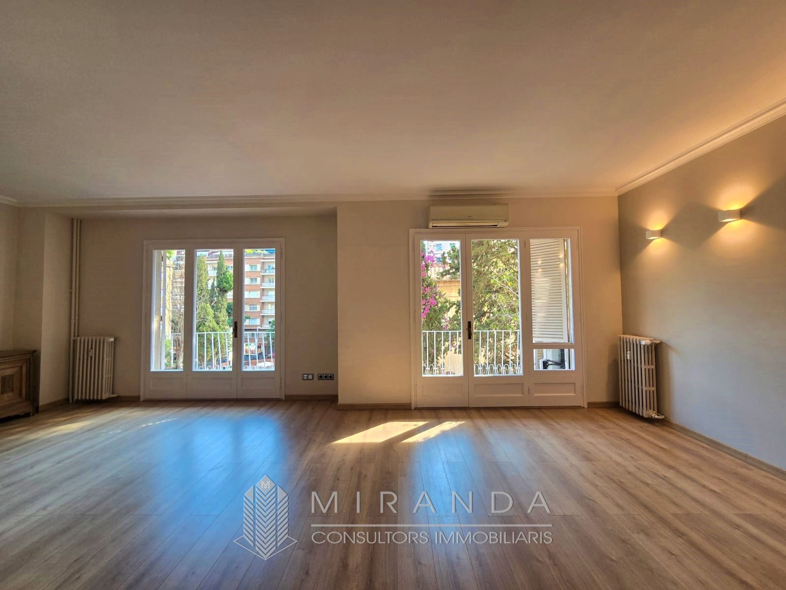 Exterior view of Flat to rent in  Barcelona Capital  with Air Conditioner, Heating and Parquet flooring