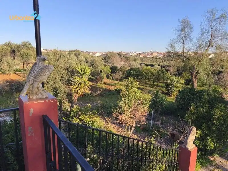 Garten von Country house zum Verkauf in Villanueva del Fresno mit Klimaanlage und Alarm
