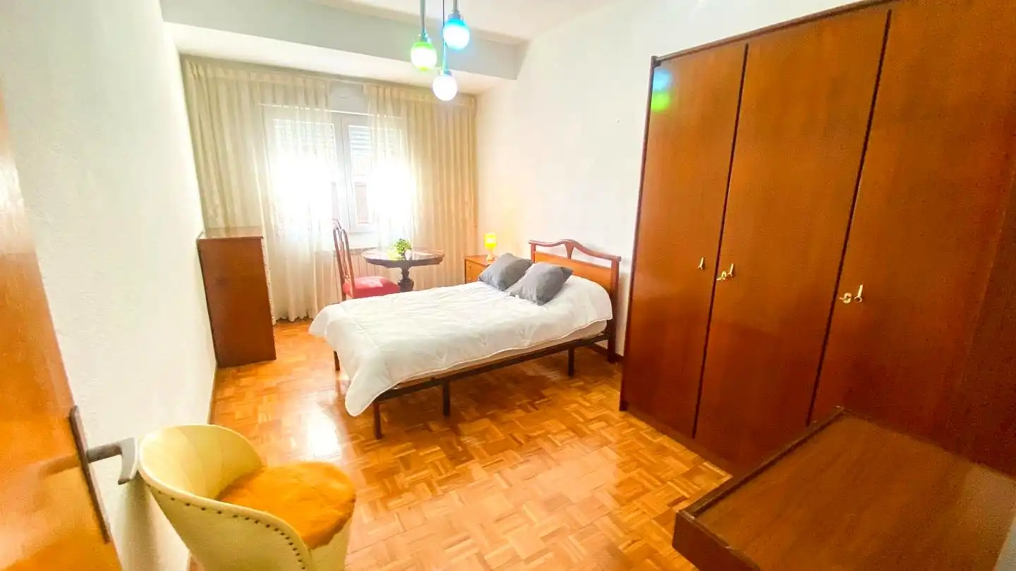 Schlafzimmer von Wohnung zur Miete in Arganzuela