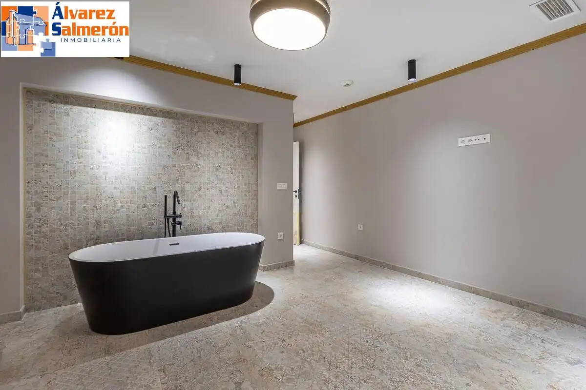 Bany de Casa o xalet en venda en Granada amb Calefacció, Terrassa i Piscina