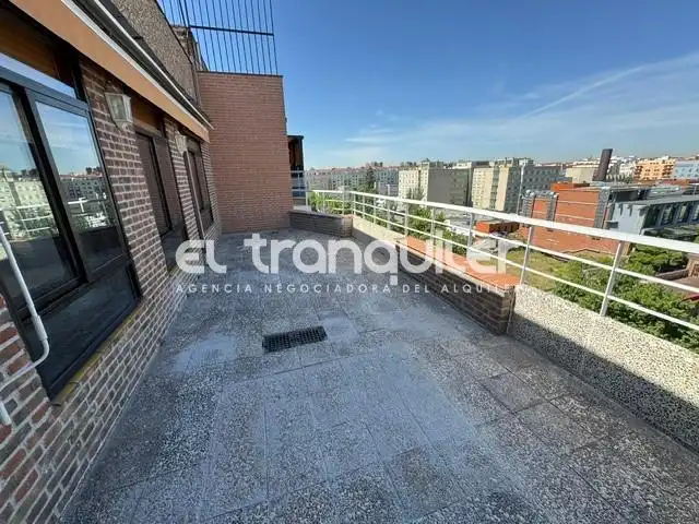 Terrassa de Àtic de lloguer en Madrid amb Aire condicionat, Parquet i Terrassa